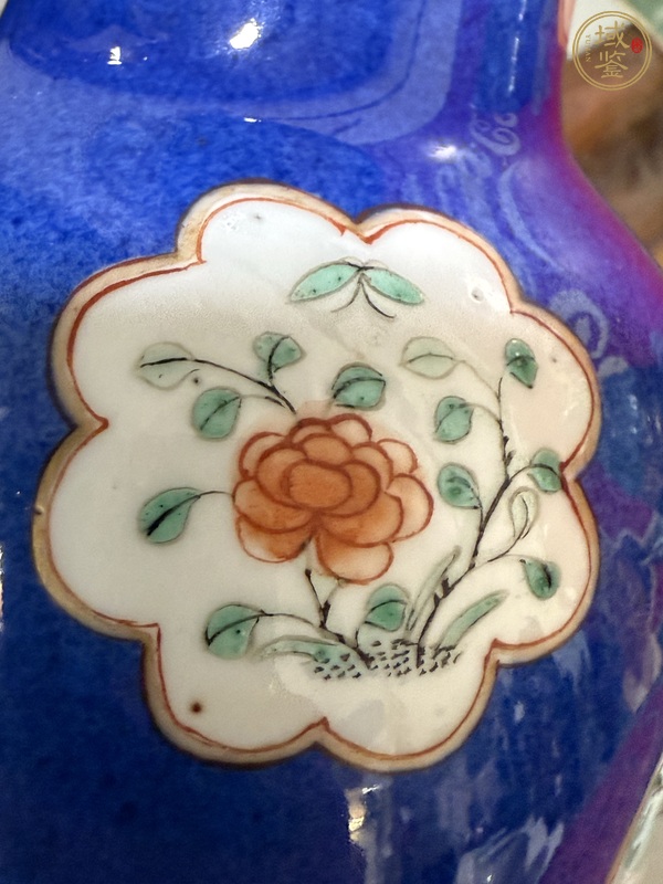 古玩陶瓷灑藍(lán)釉開(kāi)光五彩觀音瓶真品鑒賞圖