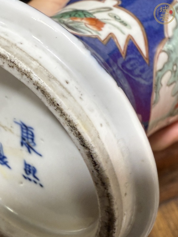 古玩陶瓷灑藍(lán)釉開(kāi)光五彩觀音瓶真品鑒賞圖