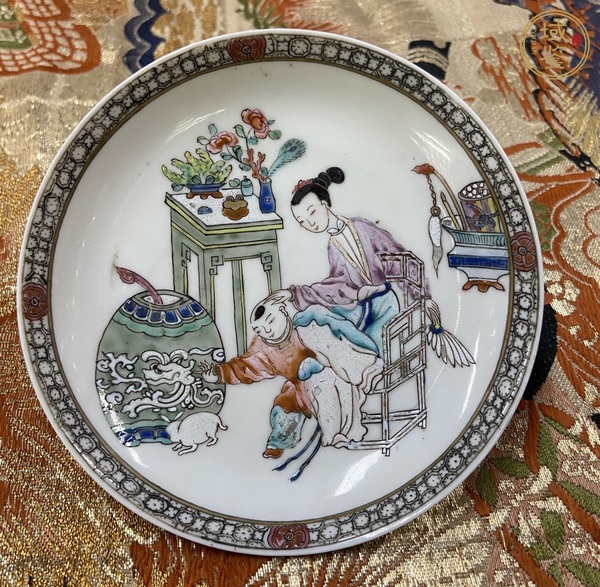 古玩乾隆粉彩盤真品鑒賞圖
