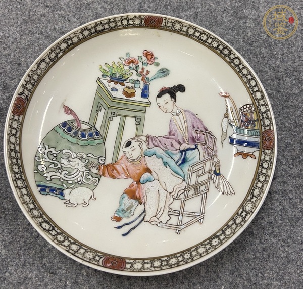古玩陶瓷乾隆粉彩盤真品鑒賞圖