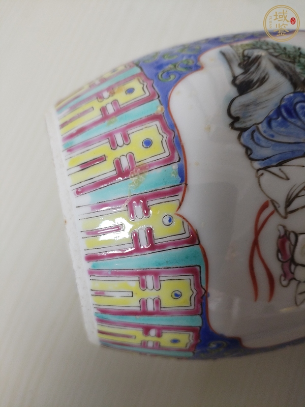 古玩陶瓷人物紋粉彩罐真品鑒賞圖