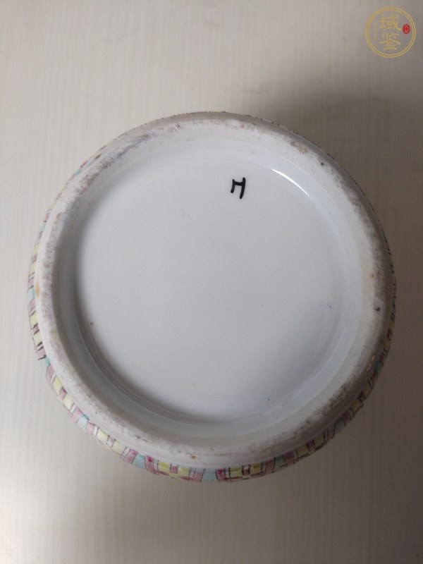 古玩陶瓷人物紋粉彩罐真品鑒賞圖