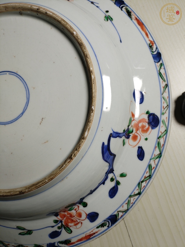 古玩陶瓷康熙·青花五彩蓮池鴛鴦紋折沿盤 真品鑒賞圖