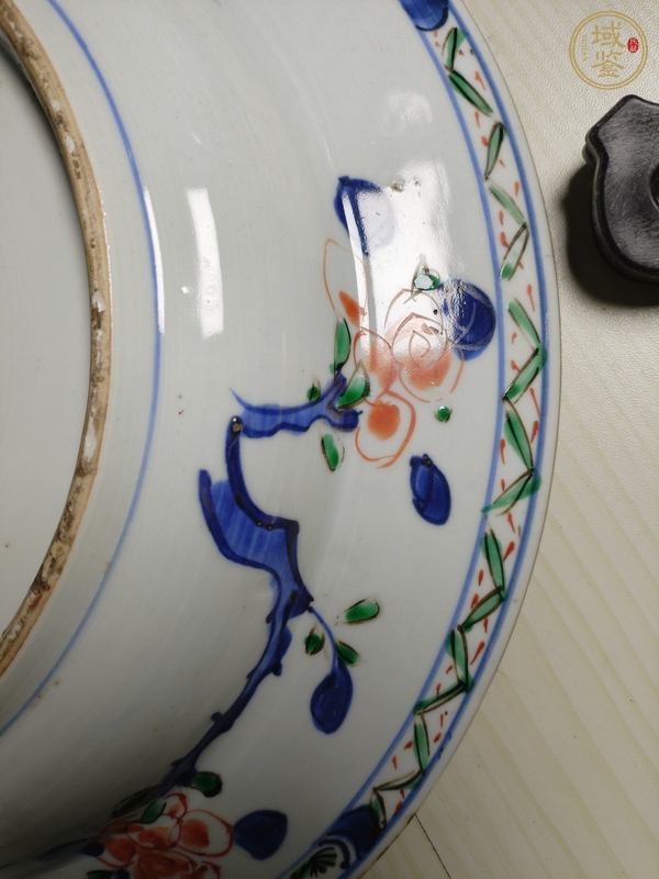 古玩陶瓷康熙·青花五彩蓮池鴛鴦紋折沿盤 真品鑒賞圖