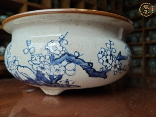 古玩哥釉地青花喜上眉梢花鳥紋香爐真品鑒賞圖
