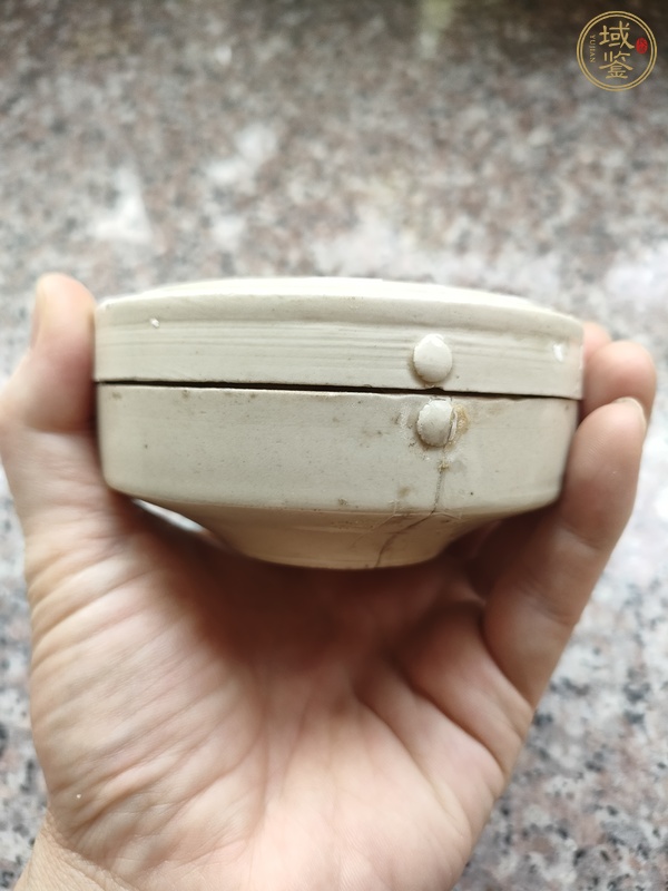 古玩陶瓷定窯白釉鼓釘蓋盒真品鑒賞圖