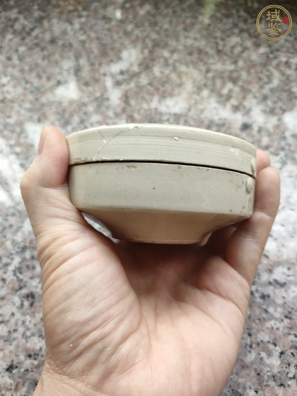 古玩陶瓷定窯白釉鼓釘蓋盒真品鑒賞圖