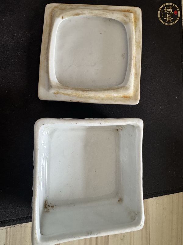古玩陶瓷堆塑花卉紋四方蓋盒真品鑒賞圖
