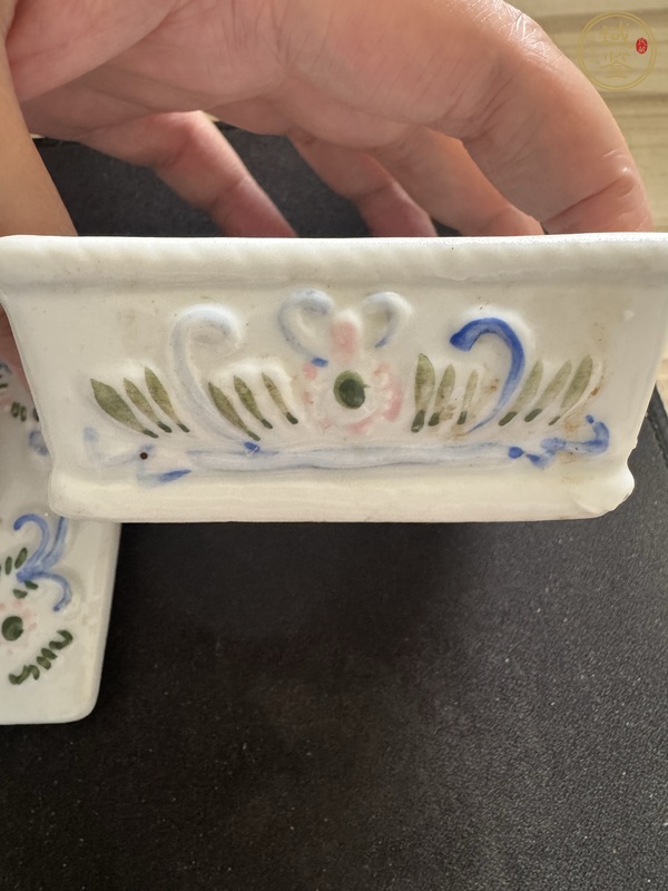 古玩陶瓷堆塑花卉紋四方蓋盒真品鑒賞圖