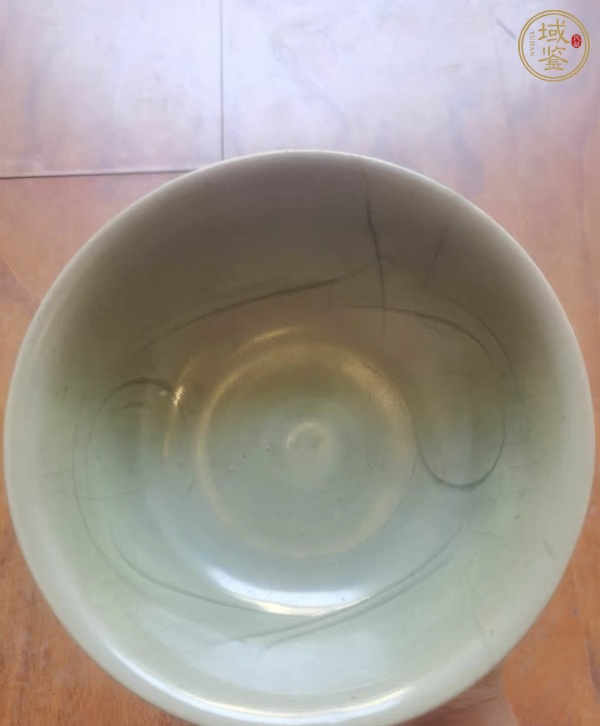 古玩陶瓷龍泉青瓷刻花碗真品鑒賞圖