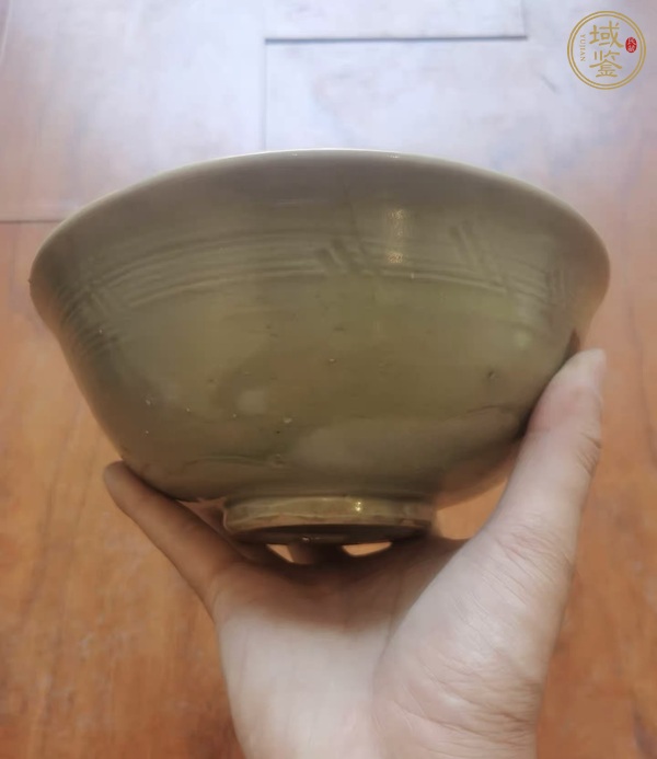 古玩陶瓷龍泉青瓷刻花碗真品鑒賞圖