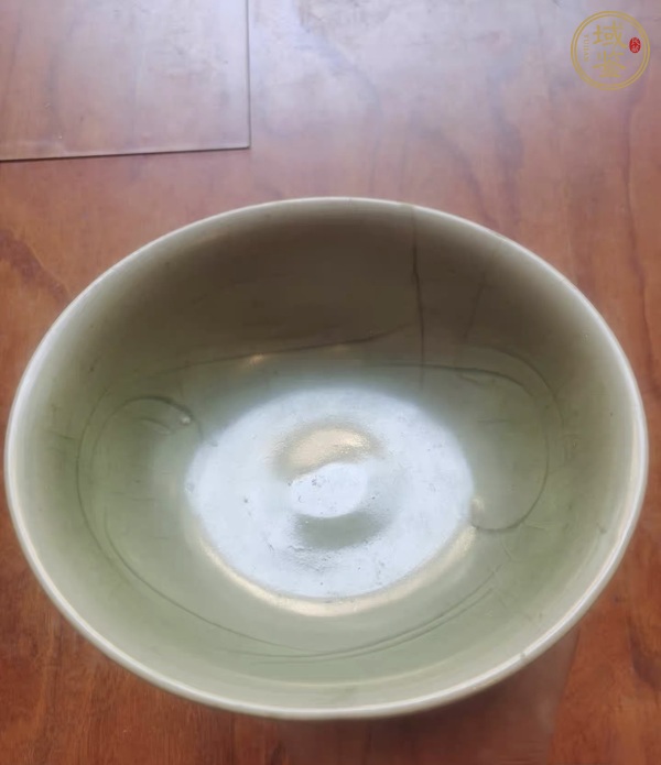 古玩陶瓷龍泉青瓷刻花碗真品鑒賞圖