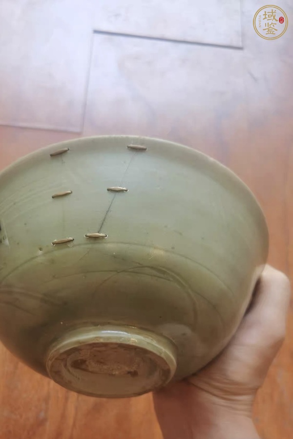 古玩陶瓷龍泉青瓷刻花碗真品鑒賞圖