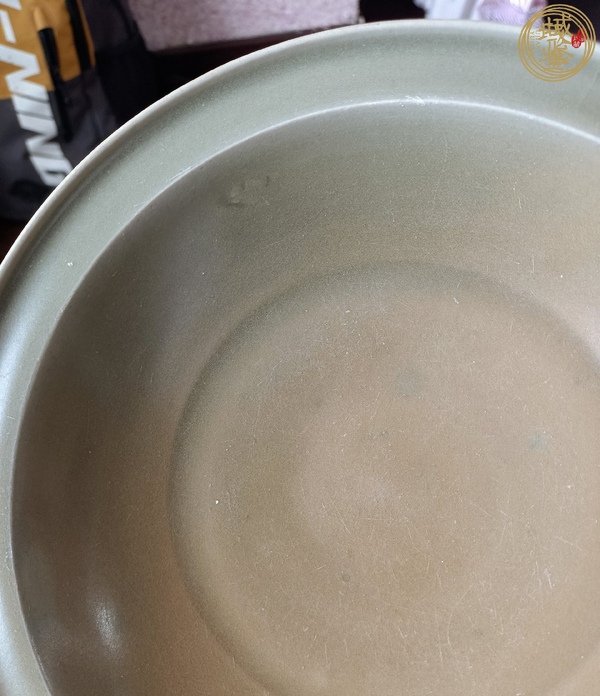 古玩陶瓷宋代·青釉折沿盤 真品鑒賞圖
