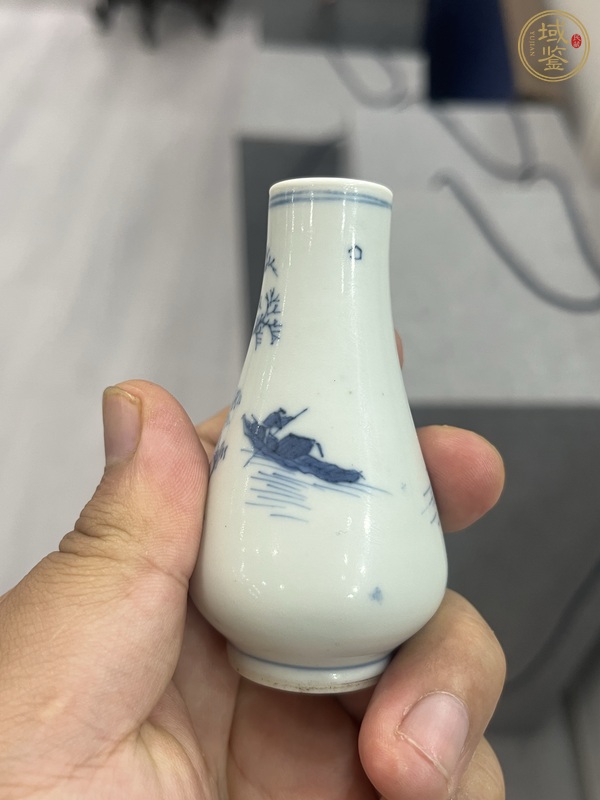 古玩陶瓷青花山水人物小瓶真品鑒賞圖
