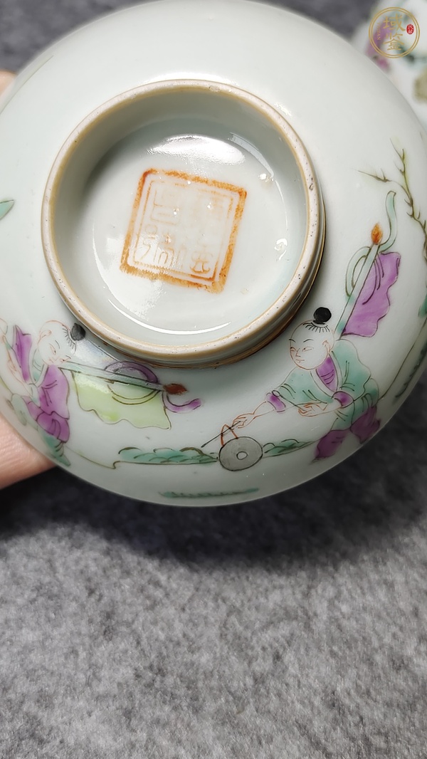 古玩陶瓷粉彩人物故事紋蓋碗，蓋子后加彩真品鑒賞圖