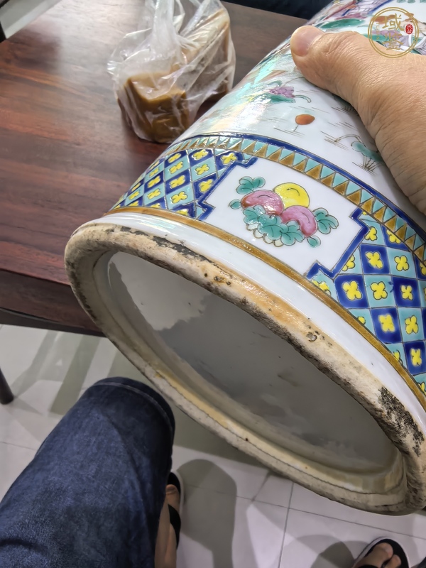 古玩陶瓷粉彩人物故事紋撇口瓶真品鑒賞圖