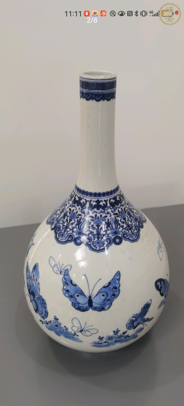 古玩陶瓷青花釉里紅白蝶紋膽式瓶真品鑒賞圖