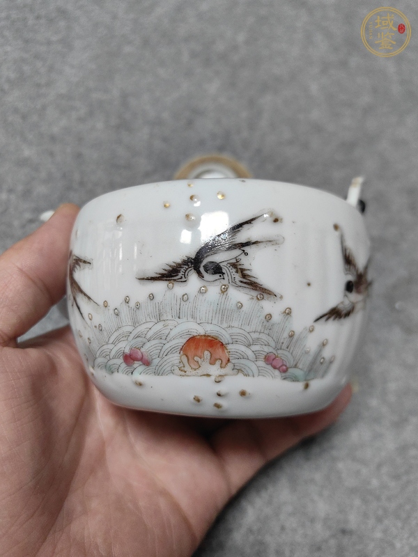 古玩陶瓷瓜蝶連綿粉彩提梁壺真品鑒賞圖