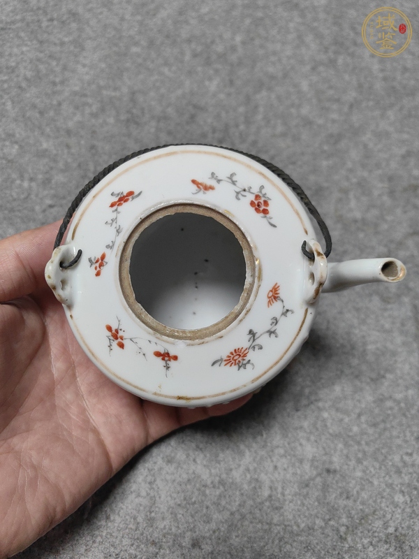 古玩陶瓷瓜蝶連綿粉彩提梁壺真品鑒賞圖