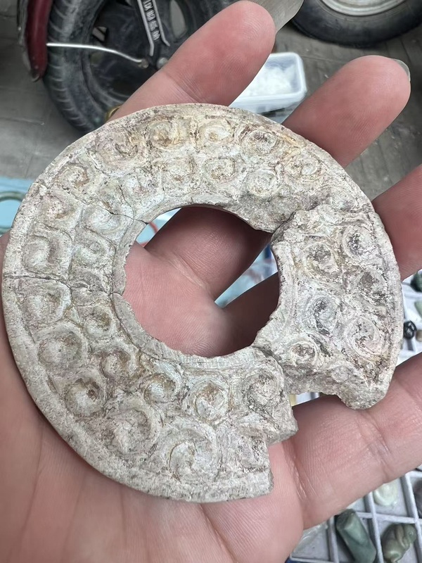 古玩轉(zhuǎn)賣地方料玉璧拍賣，當(dāng)前價(jià)格133元