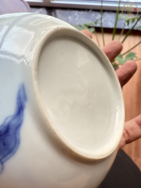 古玩陶瓷過(guò)墻龍紋青花盤(pán)真品鑒賞圖