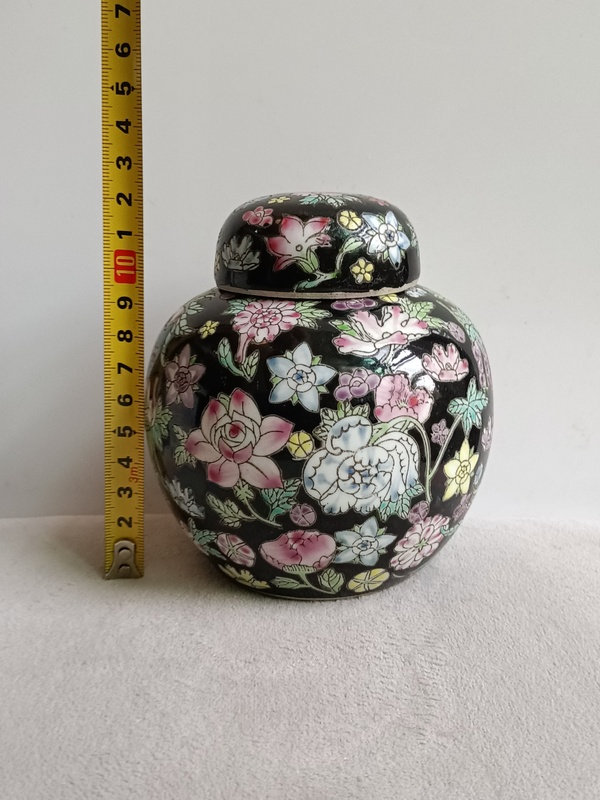 古玩陶瓷墨地粉彩花卉紋蓋罐拍賣，當前價格299元