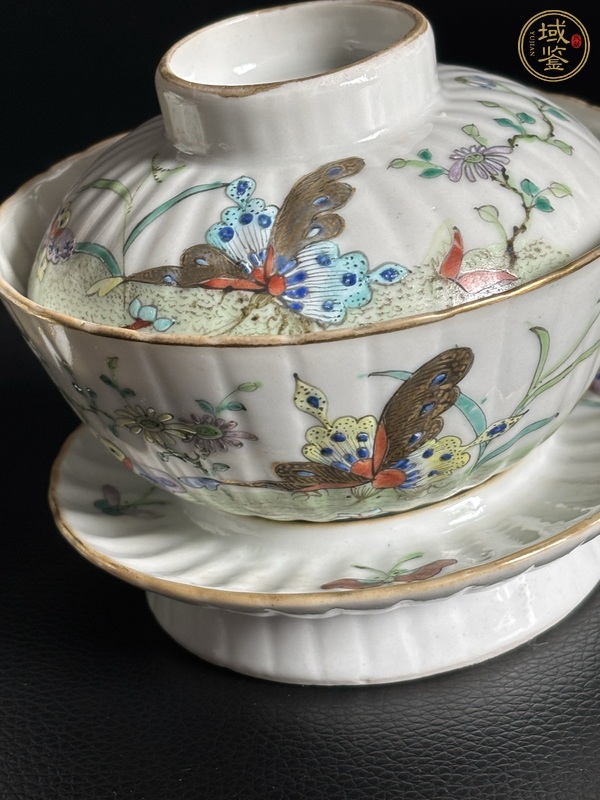 古玩陶瓷粉彩花卉蝴蝶式瓜棱蓋碗真品鑒賞圖