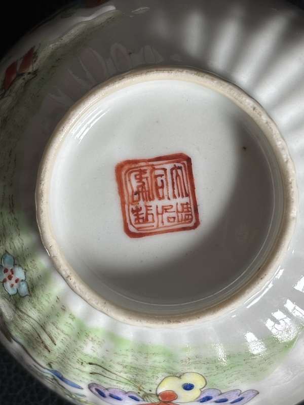 古玩陶瓷清同治 粉彩描金蝶戀花瓜棱三才蓋碗兩套拍賣(mài)，當(dāng)前價(jià)格16888元