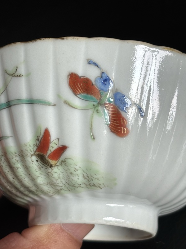 古玩陶瓷清同治 粉彩描金蝶戀花瓜棱三才蓋碗兩套拍賣(mài)，當(dāng)前價(jià)格16888元