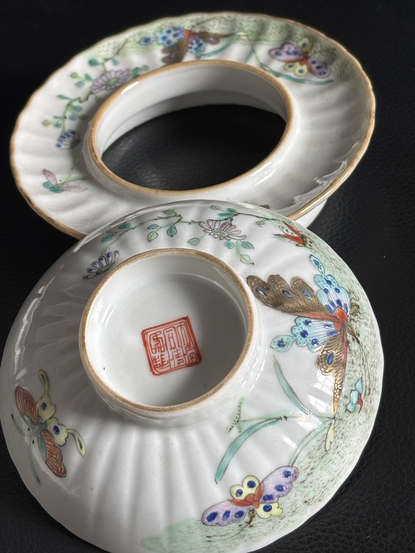 古玩陶瓷清同治 粉彩描金蝶戀花瓜棱三才蓋碗兩套拍賣(mài)，當(dāng)前價(jià)格16888元