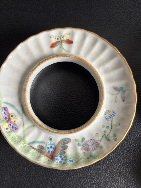 古玩陶瓷清同治 粉彩描金蝶戀花瓜棱三才蓋碗兩套拍賣(mài)，當(dāng)前價(jià)格16888元