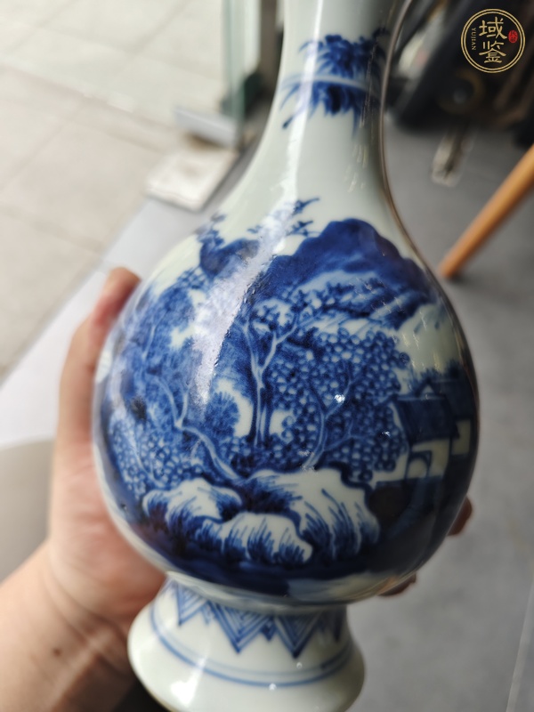 古玩陶瓷山水紋青花撇口瓶真品鑒賞圖