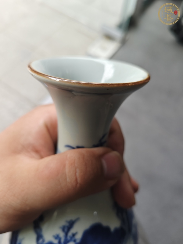 古玩陶瓷山水紋青花撇口瓶真品鑒賞圖
