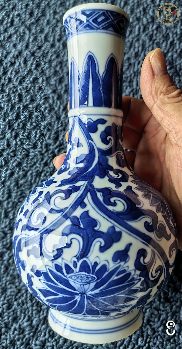 古玩陶瓷青花纏枝蓮紋弦紋瓶，疑似有修真品鑒賞圖