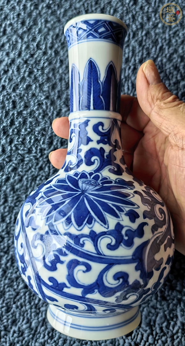 古玩陶瓷青花纏枝蓮紋弦紋瓶，疑似有修真品鑒賞圖