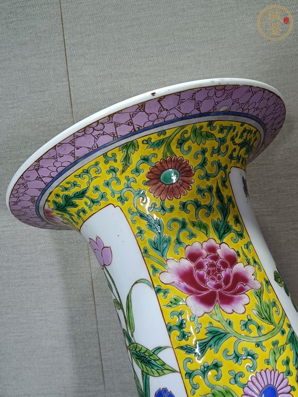 古玩陶瓷粉彩纏枝花卉開窗花鳥紋花觚一對真品鑒賞圖