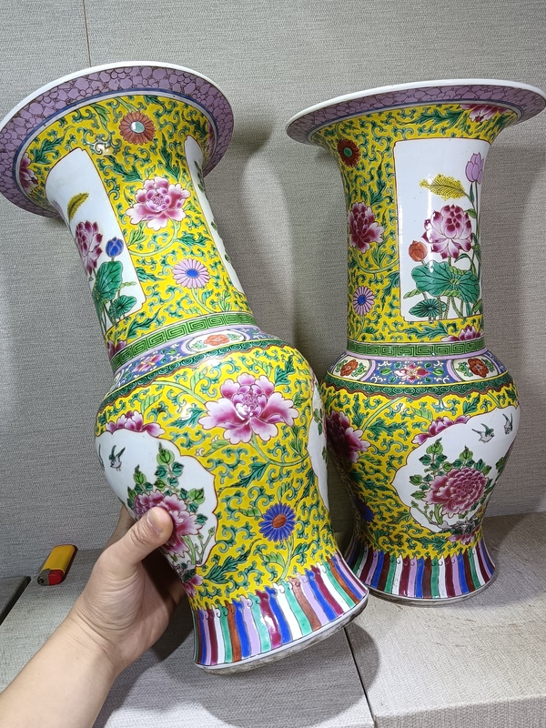 古玩轉賣清中晚期粉彩纏枝花卉開窗花鳥紋花觚一對拍賣，當前價格0元