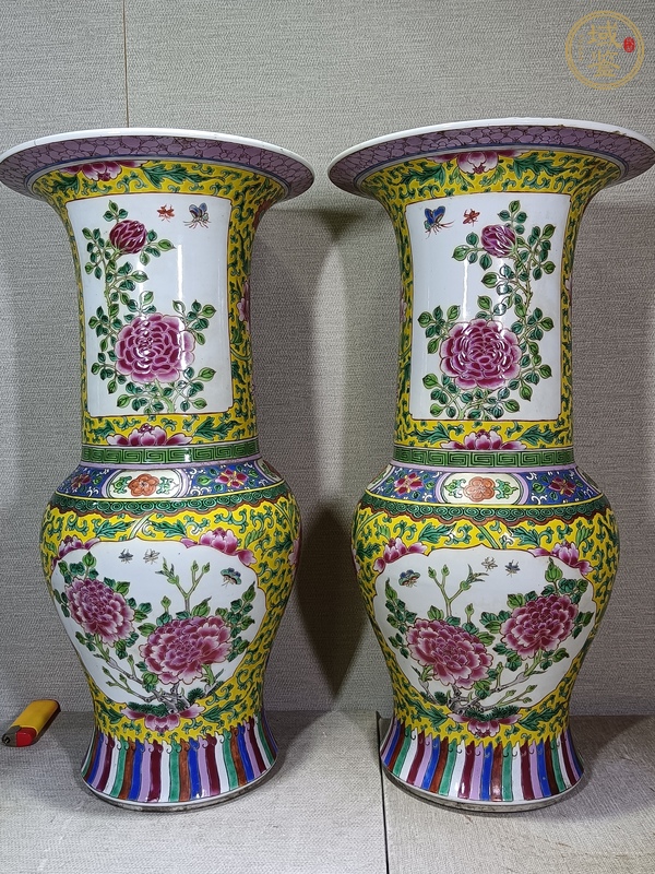 古玩陶瓷粉彩纏枝花卉開窗花鳥紋花觚一對真品鑒賞圖