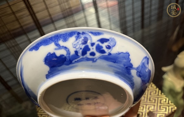 古玩陶瓷清中期青花駿馬圖盤真品鑒賞圖