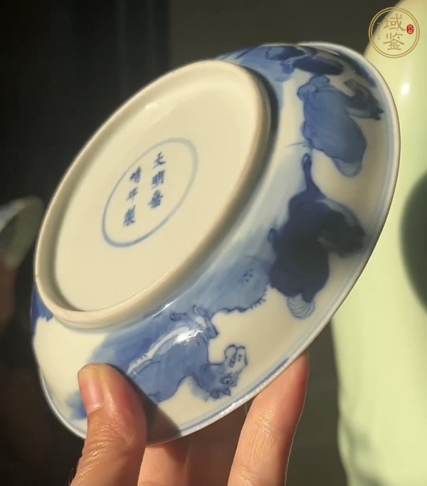 古玩陶瓷清中期青花駿馬圖盤真品鑒賞圖