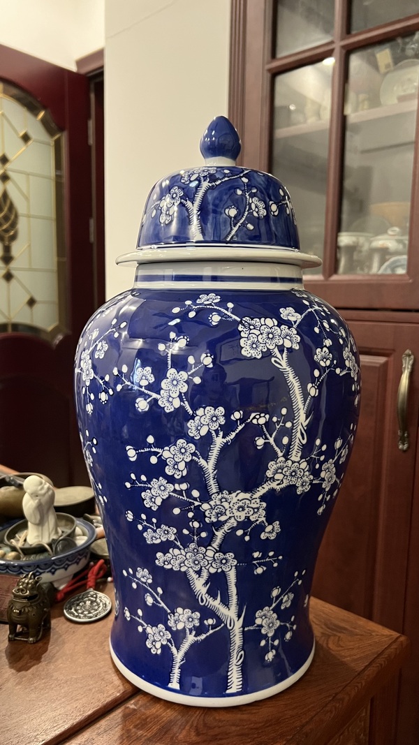 古玩轉(zhuǎn)賣青花留白梅紋將軍罐拍賣，當前價格66元