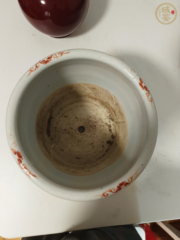 古玩陶瓷藕荷地粉彩纏枝蓮山水亭臺樓閣人物紋花盆真品鑒賞圖