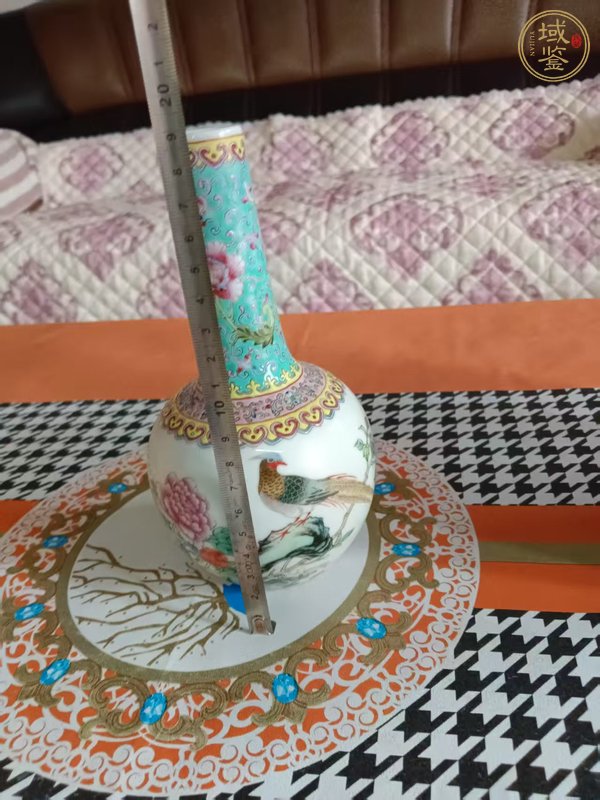 古玩陶瓷粉彩雉雞牡丹圖天球瓶真品鑒賞圖