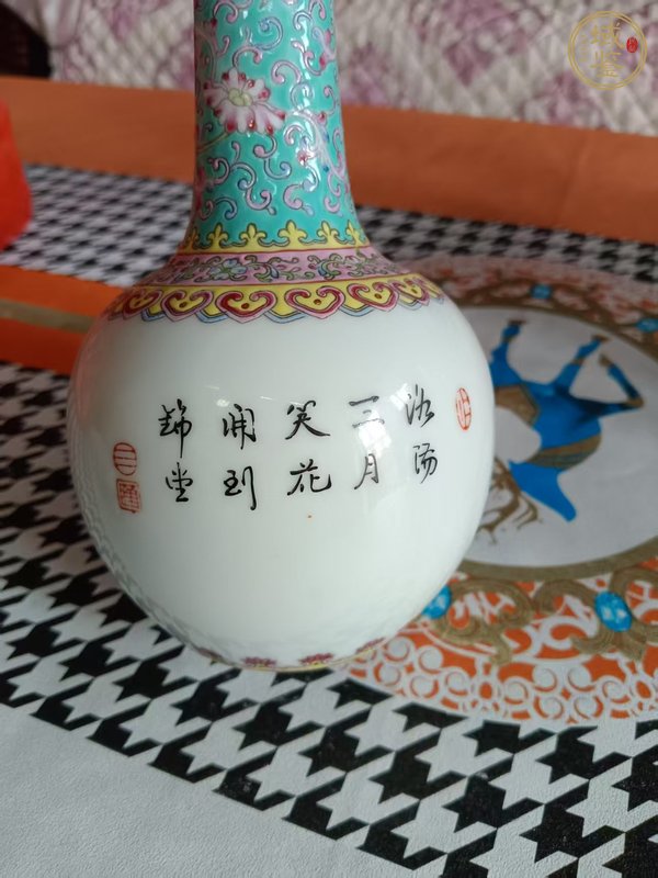 古玩陶瓷粉彩雉雞牡丹圖天球瓶真品鑒賞圖