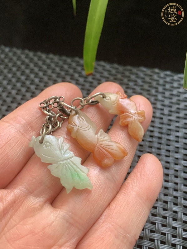 古玩玉器翡翠雕“魚形墜飾”真品鑒賞圖