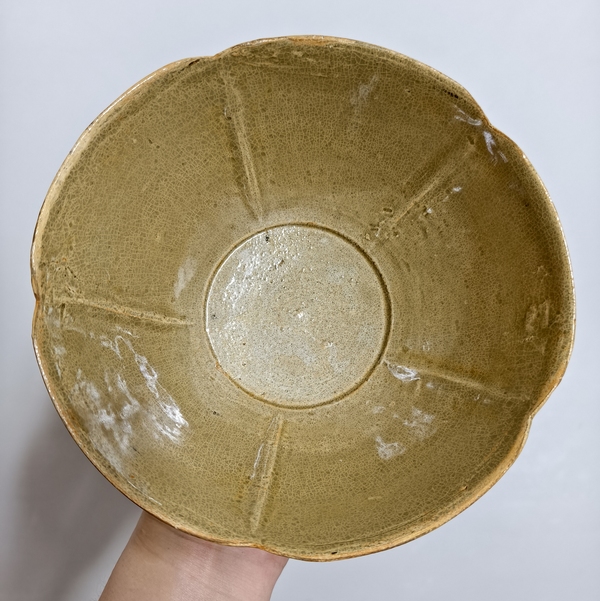 古玩陶瓷青釉出筋花口碗拍賣(mài)，當(dāng)前價(jià)格2200元