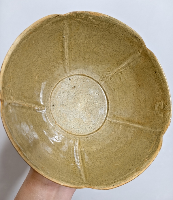 古玩陶瓷青釉出筋花口碗拍賣(mài)，當(dāng)前價(jià)格2200元