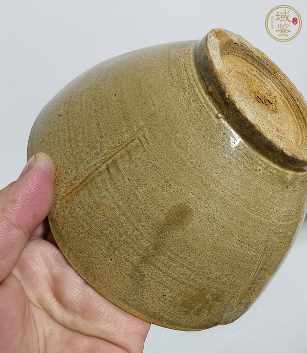 古玩陶瓷青釉出筋花口碗真品鑒賞圖