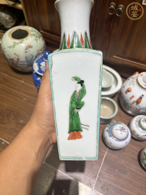 古玩五彩人物故事紋天圓四方瓶真品鑒賞圖